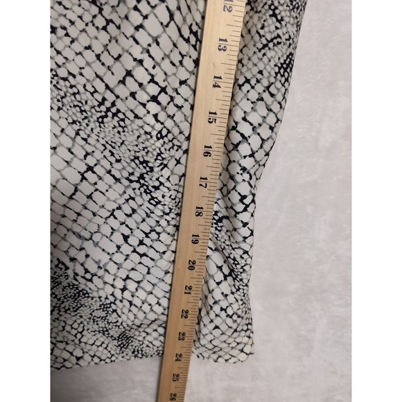 Banana Republic Camisole Tank Top Womens L Snake Print Business Casual Party - Picture 9 of 9